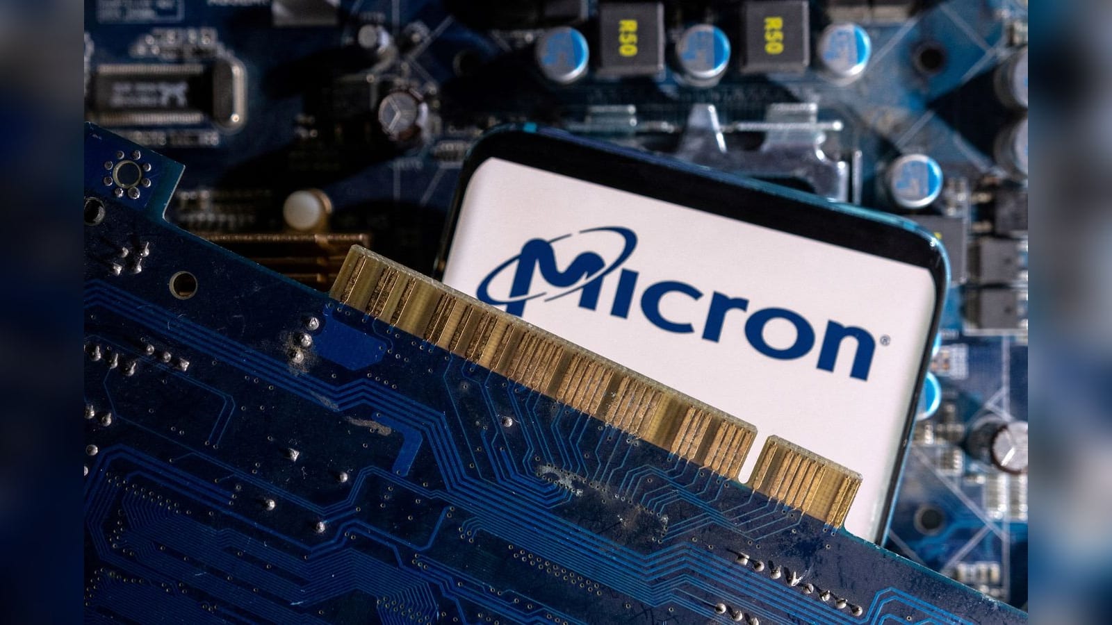 IBM 0.7nm Nanostack Doubles Chip Density
